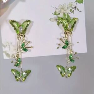 💚 Betsey Johnson Elegant Green Butterfly Dangle Earrings 💚